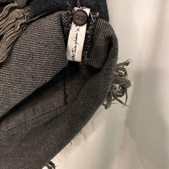 One X One Teaspoon Distressed Black Denim Shorts - Picture 7 of 16